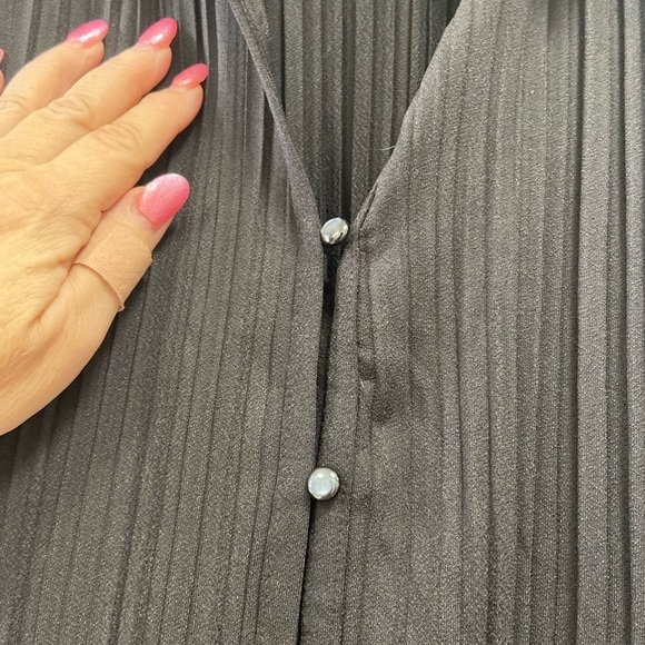 Adriana Papel sleeveless fancy top black pleated so pretty size med - Picture 3 of 7